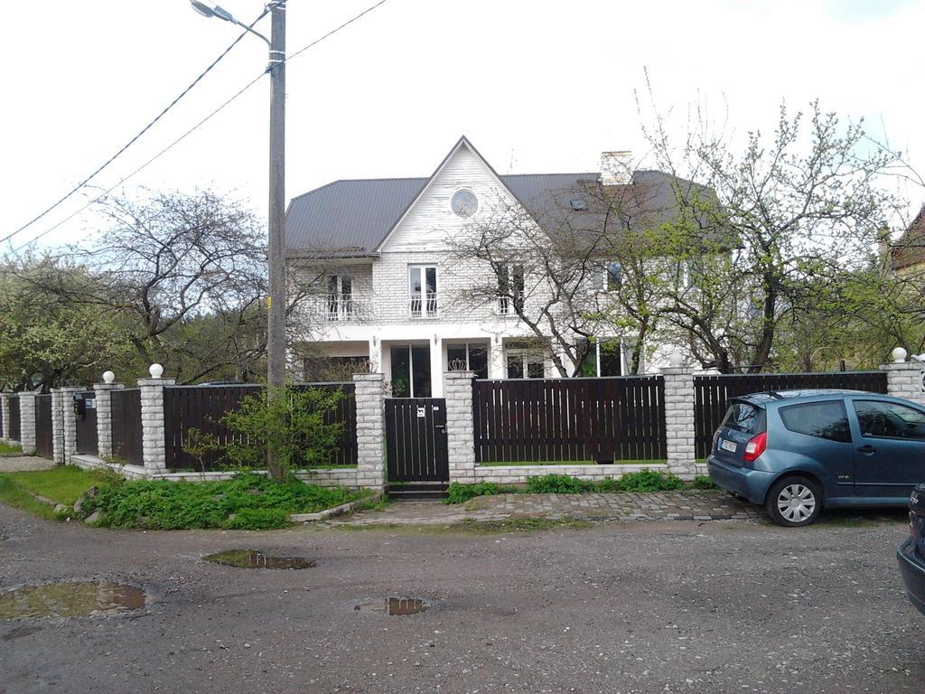 Oti Guesthouse Tallinn Exterior photo